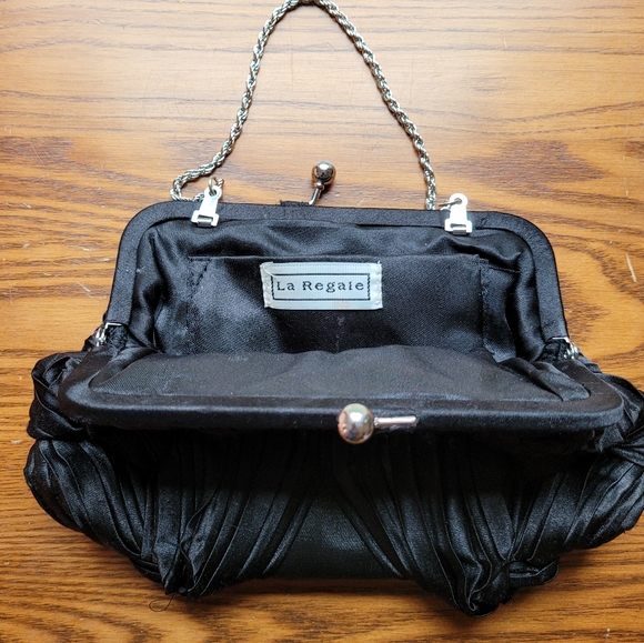 LA REGALE | BLACK SATIN EVENING BAG - Picture 4 of 4